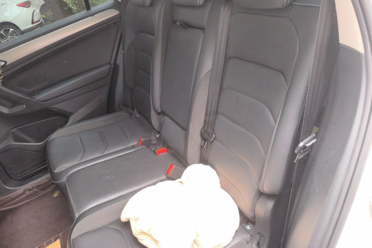 Used Volkswagen Tiguan L 2020 330TSI Automatic Two-Wheel Drive Smart Luxury Edition China VI Standard Left Rear Seat