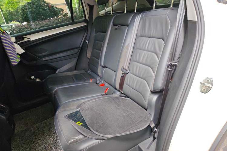 Used Volkswagen Tiguan L 2020 330TSI Automatic Two-Wheel Drive Panoramic Comfort Edition China VI Standard Left Rear Seat