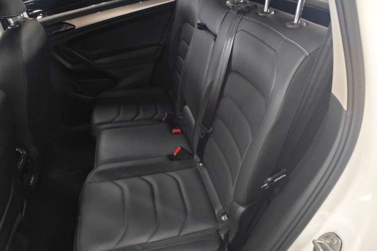 Used Volkswagen Tiguan L 2020 330TSI Automatic Two-Wheel Drive Smart Luxury Edition China VI Standard Left Rear Seat