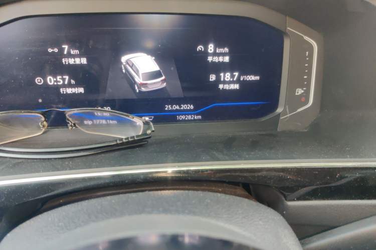 Used Volkswagen Tiguan L 2020 330TSI Automatic Two-Wheel Drive R-Line Flagship Version China VI Standard Odometer Close Up