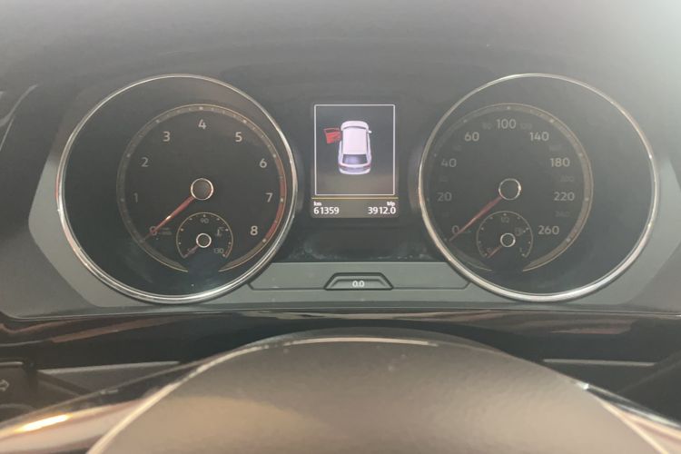 Used Volkswagen Tiguan L 2020 330TSI Automatic Two-Wheel Drive Smart Luxury Edition China VI Standard Odometer Close Up