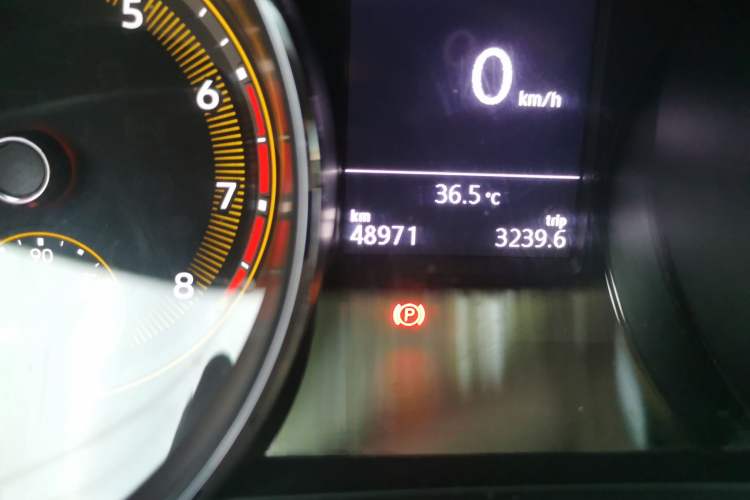 Used Volkswagen Tiguan L 2020 330TSI Automatic Two-Wheel Drive Luxury Edition China VI Standard Odometer Close Up