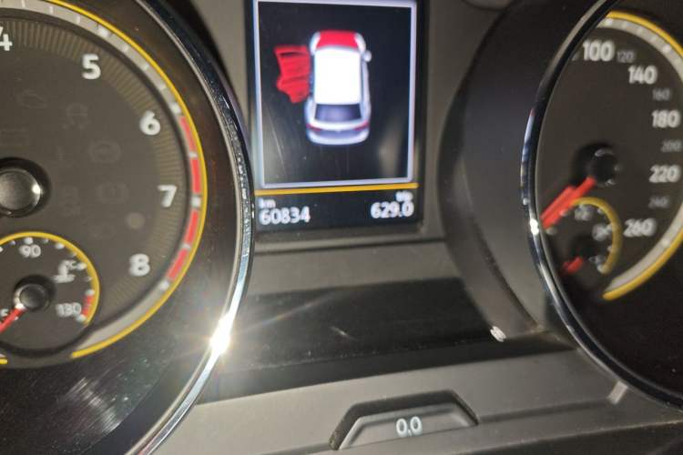 Used Volkswagen Tiguan L 2020 330TSI Automatic Two-Wheel Drive Smart Luxury Edition China VI Standard Odometer Close Up