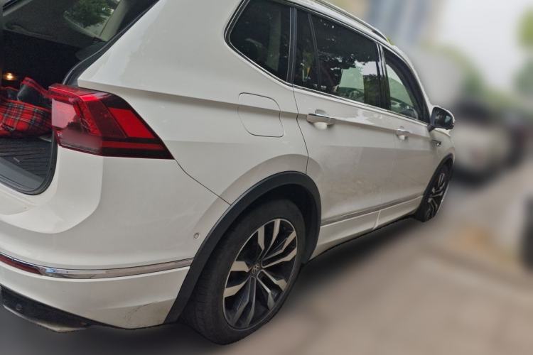 Used Volkswagen Tiguan L 2020 330TSI Automatic Two-Wheel Drive R-Line Flagship Version China VI Standard Rear Right 45 Deg