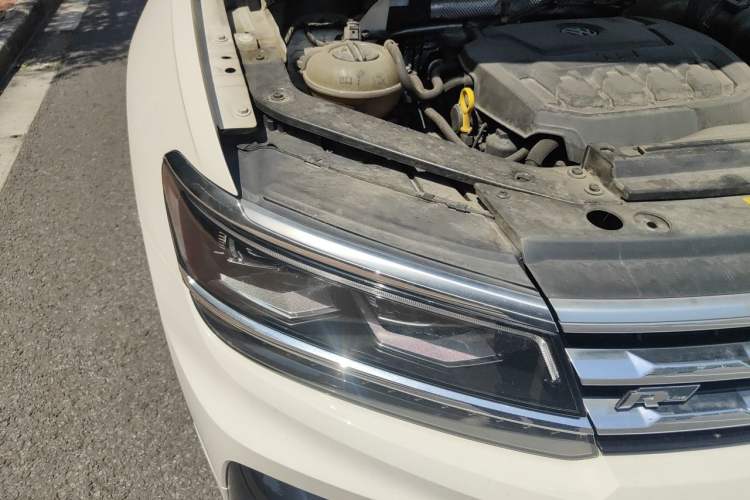 Used Volkswagen Tiguan L 2020 330TSI Automatic Two-Wheel Drive R-Line Flagship Version China VI Standard Right Front Headlight