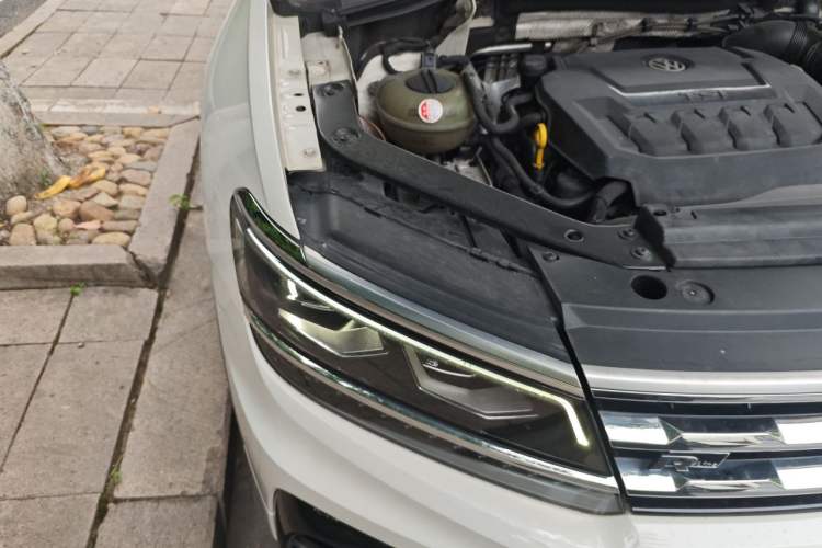 Used Volkswagen Tiguan L 2020 330TSI Automatic Two-Wheel Drive R-Line Flagship Version China VI Standard Right Front Headlight