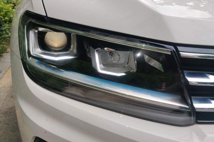 Used Volkswagen Tiguan L 2020 330TSI Automatic Two-Wheel Drive Smart Luxury Edition China VI Standard Right Front Headlight