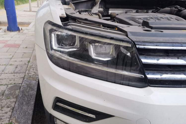 Used Volkswagen Tiguan L 2020 330TSI Automatic Two-Wheel Drive Smart Luxury Edition China VI Standard Right Front Headlight