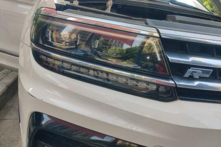 Used Volkswagen Tiguan L 2020 330TSI Automatic Two-Wheel Drive R-Line Flagship Version China VI Standard Right Front Headlight