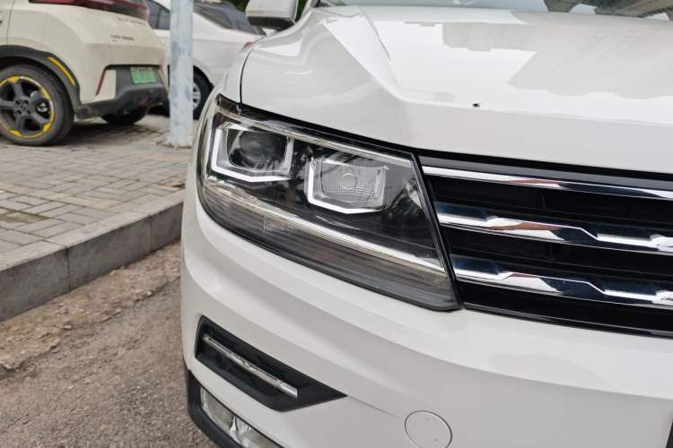 Used Volkswagen Tiguan L 2020 330TSI Automatic Two-Wheel Drive Smart Luxury Edition China VI Standard Right Front Headlight