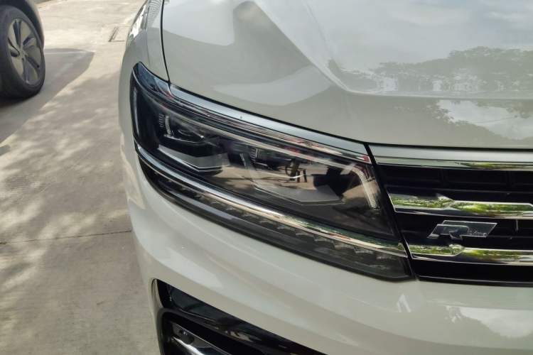 Used Volkswagen Tiguan L 2020 330TSI Automatic Two-Wheel Drive R-Line Flagship Version China VI Standard Right Front Headlight