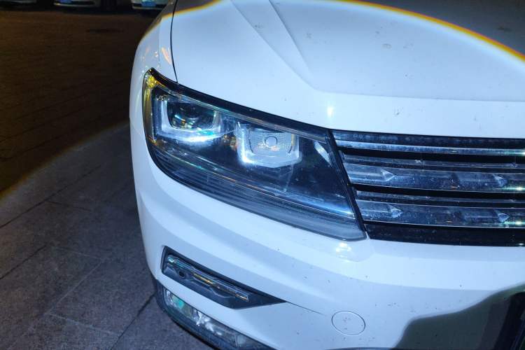 Used Volkswagen Tiguan L 2020 330TSI Automatic Two-Wheel Drive Smart Luxury Edition China VI Standard Right Front Headlight
