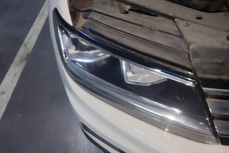 Used Volkswagen Tiguan L 2020 330TSI Automatic Two-Wheel Drive Panoramic Comfort Edition China VI Standard Right Front Headlight