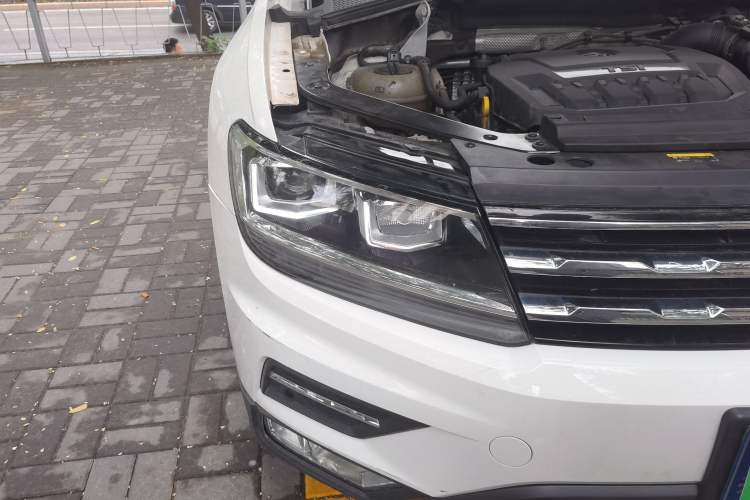 Used Volkswagen Tiguan L 2020 330TSI Automatic Two-Wheel Drive Smart Luxury Edition China VI Standard Right Front Headlight