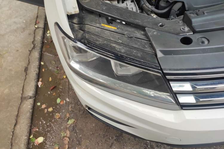 Used Volkswagen Tiguan L 2020 330TSI Automatic Two-Wheel Drive Panoramic Comfort Edition China VI Standard Right Front Headlight