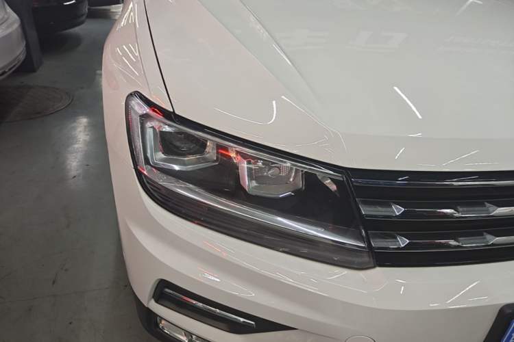 Used Volkswagen Tiguan L 2020 330TSI Automatic Two-Wheel Drive Smart Luxury Edition China VI Standard Right Front Headlight