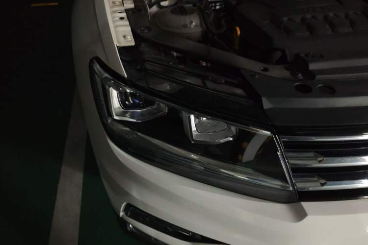 Used Volkswagen Tiguan L 2020 330TSI Automatic Two-Wheel Drive Smart Luxury Edition China VI Standard Right Front Headlight