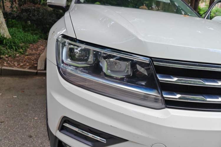 Used Volkswagen Tiguan L 2020 330TSI Automatic Two-Wheel Drive Panoramic Comfort Edition China VI Standard Right Front Headlight