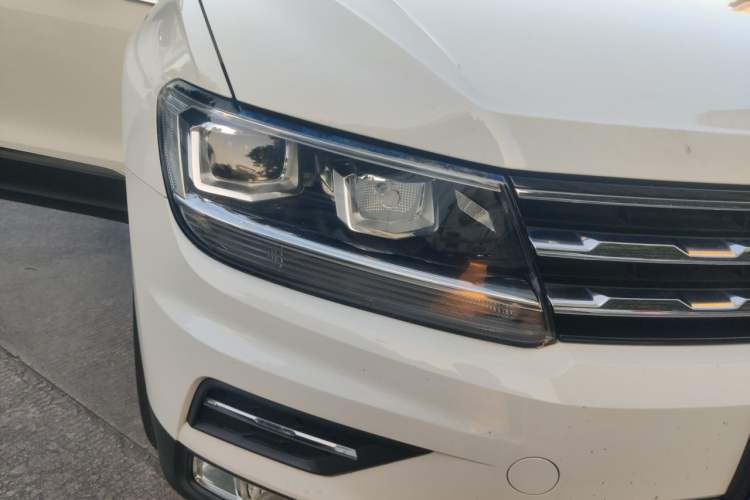 Used Volkswagen Tiguan L 2020 330TSI Automatic Two-Wheel Drive Panoramic Comfort Edition China VI Standard Right Front Headlight