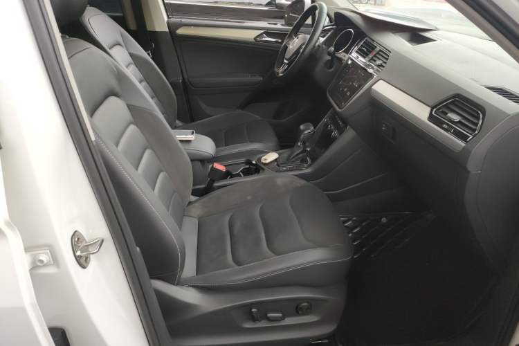 Used Volkswagen Tiguan L 2020 330TSI Automatic Two-Wheel Drive Panoramic Comfort Edition China VI Standard Right Front Seat