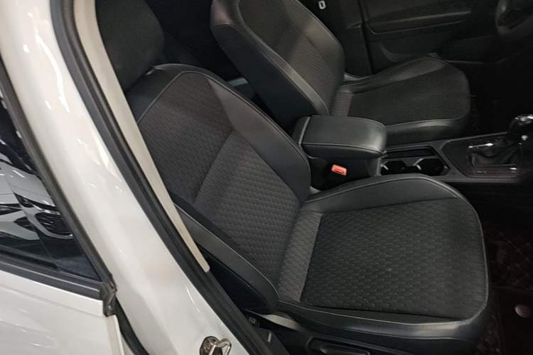 Used Volkswagen Tiguan L 2020 330TSI Automatic Two-Wheel Drive Luxury Edition China VI Standard Right Front Seat
