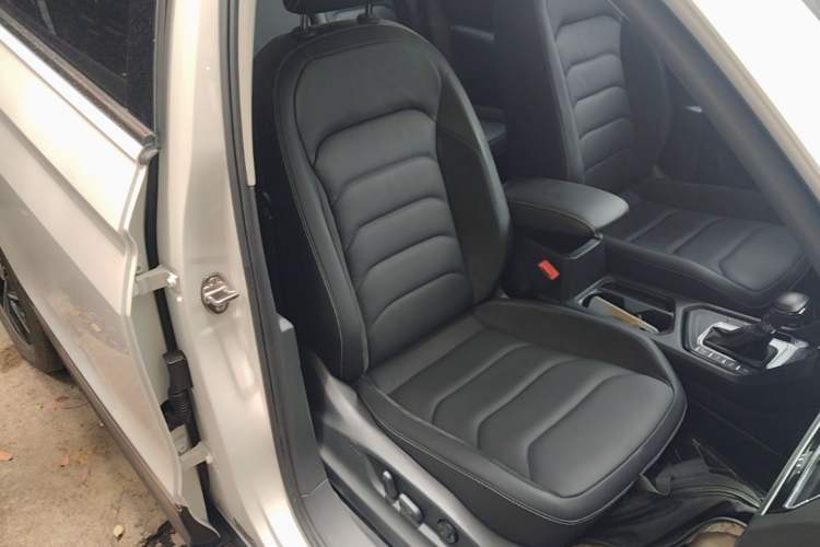 Used Volkswagen Tiguan L 2020 330TSI Automatic Two-Wheel Drive Smart Luxury Edition China VI Standard Right Front Seat