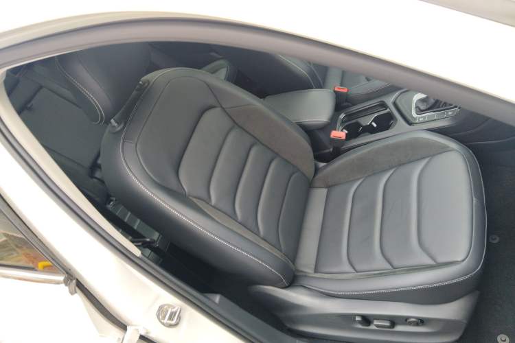 Used Volkswagen Tiguan L 2020 330TSI Automatic Two-Wheel Drive Panoramic Comfort Edition China VI Standard Right Front Seat