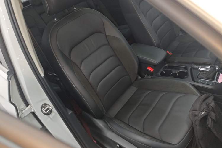 Used Volkswagen Tiguan L 2020 330TSI Automatic Two-Wheel Drive Panoramic Comfort Edition China VI Standard Right Front Seat