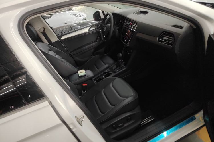 Used Volkswagen Tiguan L 2020 330TSI Automatic Two-Wheel Drive Smart Luxury Edition China VI Standard Right Front Seat