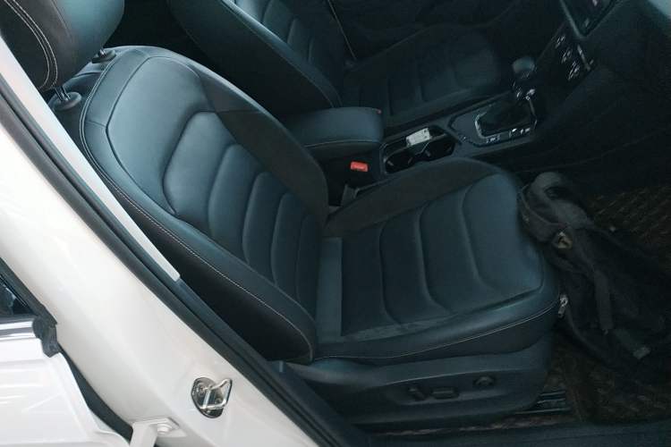 Used Volkswagen Tiguan L 2020 330TSI Automatic Two-Wheel Drive Panoramic Comfort Edition China VI Standard Right Front Seat