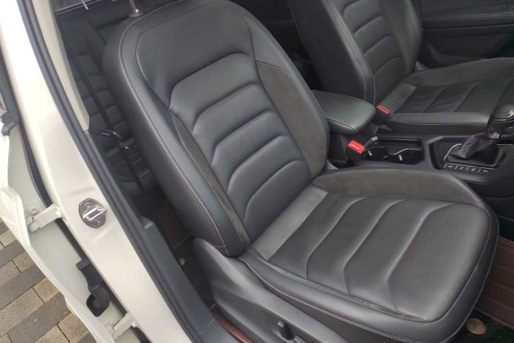 Used Volkswagen Tiguan L 2020 330TSI Automatic Two-Wheel Drive Smart Luxury Edition China VI Standard Right Front Seat
