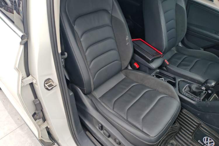 Used Volkswagen Tiguan L 2020 330TSI Automatic Two-Wheel Drive Panoramic Comfort Edition China VI Standard Right Front Seat