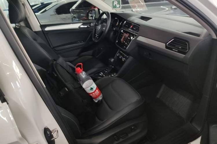 Used Volkswagen Tiguan L 2020 330TSI Automatic Two-Wheel Drive Smart Luxury Edition China VI Standard Right Front Seat