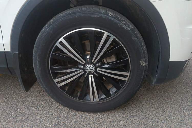 Used Volkswagen Tiguan L 2020 330TSI Automatic Two-Wheel Drive Panoramic Comfort Edition China VI Standard Right Front Wheel Hub