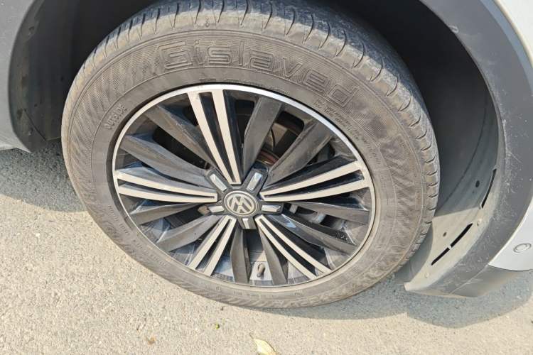 Used Volkswagen Tiguan L 2020 330TSI Automatic Two-Wheel Drive Panoramic Comfort Edition China VI Standard Right Front Wheel Hub