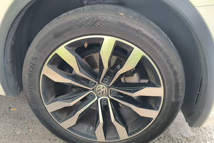 Used Volkswagen Tiguan L 2020 330TSI Automatic Two-Wheel Drive R-Line Flagship Version China VI Standard Right Front Wheel Hub