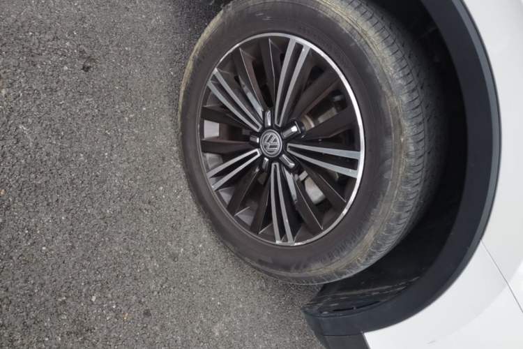 Used Volkswagen Tiguan L 2020 330TSI Automatic Two-Wheel Drive Luxury Edition China VI Standard Right Front Wheel Hub