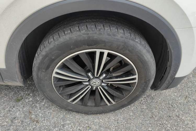 Used Volkswagen Tiguan L 2020 330TSI Automatic Two-Wheel Drive Panoramic Comfort Edition China VI Standard Right Front Wheel Hub