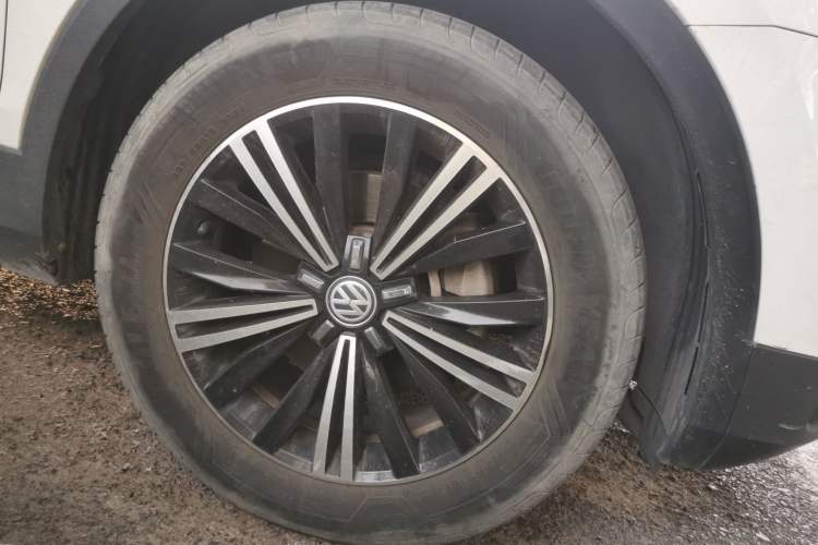 Used Volkswagen Tiguan L 2020 330TSI Automatic Two-Wheel Drive Luxury Edition China VI Standard Right Front Wheel Hub