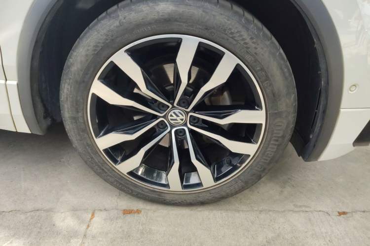 Used Volkswagen Tiguan L 2020 330TSI Automatic Two-Wheel Drive R-Line Flagship Version China VI Standard Right Front Wheel Hub