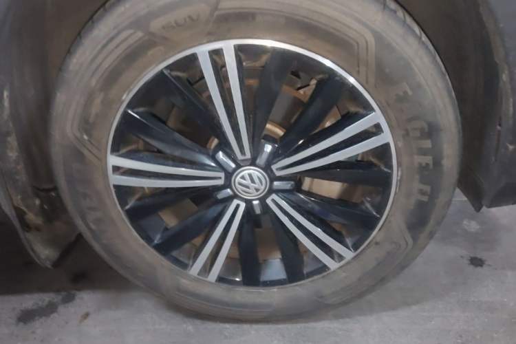 Used Volkswagen Tiguan L 2020 330TSI Automatic Two-Wheel Drive Panoramic Comfort Edition China VI Standard Right Front Wheel Hub