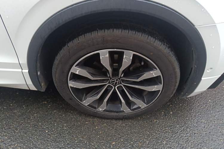 Used Volkswagen Tiguan L 2020 330TSI Automatic Two-Wheel Drive R-Line Flagship Version China VI Standard Right Front Wheel Hub