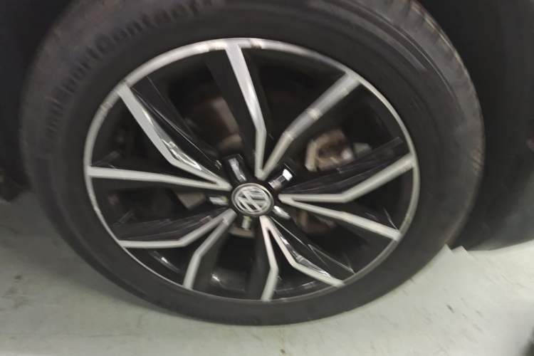 Used Volkswagen Tiguan L 2020 330TSI Automatic Two-Wheel Drive Smart Luxury Edition China VI Standard Right Front Wheel Hub