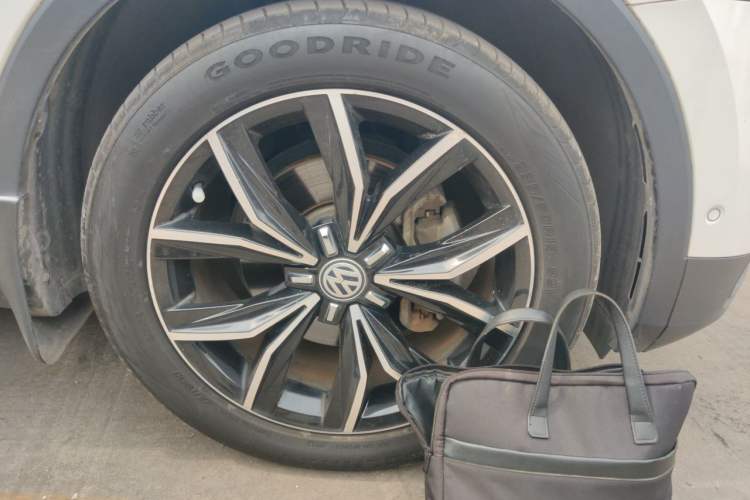 Used Volkswagen Tiguan L 2020 330TSI Automatic Two-Wheel Drive Smart Luxury Edition China VI Standard Right Front Wheel Hub