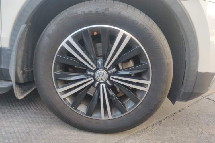 Used Volkswagen Tiguan L 2020 330TSI Automatic Two-Wheel Drive Panoramic Comfort Edition China VI Standard Right Front Wheel Hub