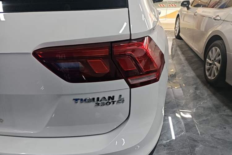 Used Volkswagen Tiguan L 2020 330TSI Automatic Two-Wheel Drive Luxury Edition China VI Standard Right Rear Taillight