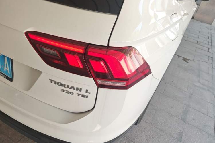 Used Volkswagen Tiguan L 2020 330TSI Automatic Two-Wheel Drive Luxury Edition China VI Standard Right Rear Taillight