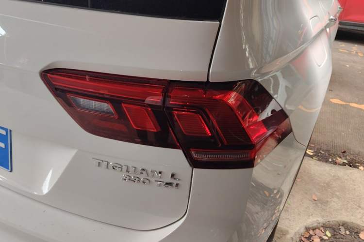 Used Volkswagen Tiguan L 2020 330TSI Automatic Two-Wheel Drive Smart Luxury Edition China VI Standard Right Rear Taillight