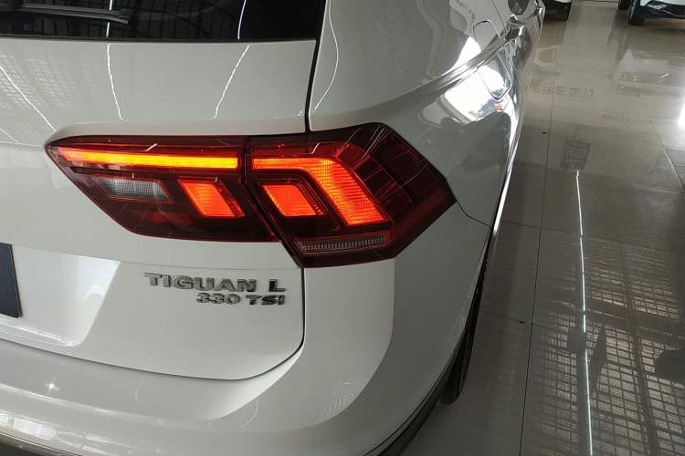 Used Volkswagen Tiguan L 2020 330TSI Automatic Two-Wheel Drive Panoramic Comfort Edition China VI Standard Right Rear Taillight