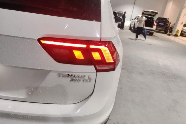 Used Volkswagen Tiguan L 2020 330TSI Automatic Two-Wheel Drive Panoramic Comfort Edition China VI Standard Right Rear Taillight
